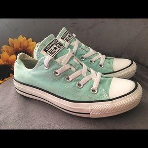 Mint Low Top Converse 💙💚